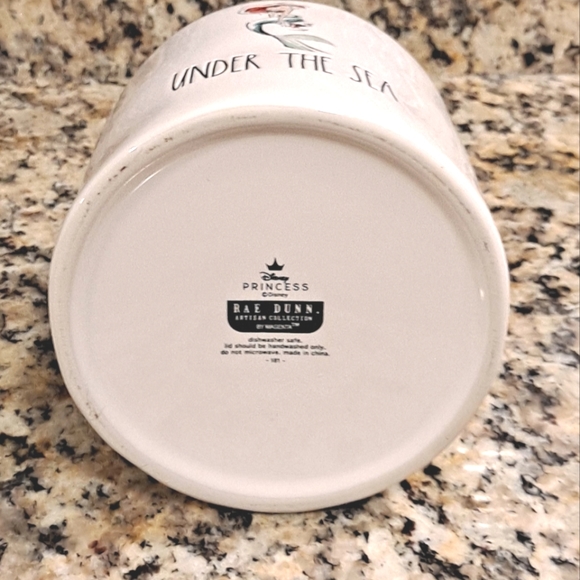 🧜‍♀️Disney "Under The Sea" Beautiful Princess Ariel Canister With Gold Tone Lid - Picture 5 of 5